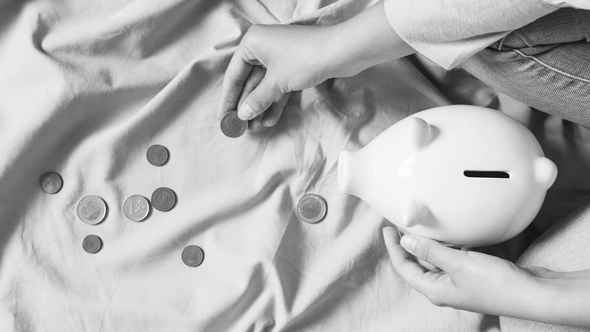 Fotografía que ilustra la noticia: Del 0,16% al 4,9%: el ahorro tradicional pierde 452 euros por cada 10.000 y la banca no compensa