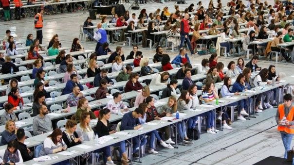 Fotografía que ilustra la noticia: El 46% de los españoles baraja opositar ante la inestabilidad laboral y los salarios del sector privado