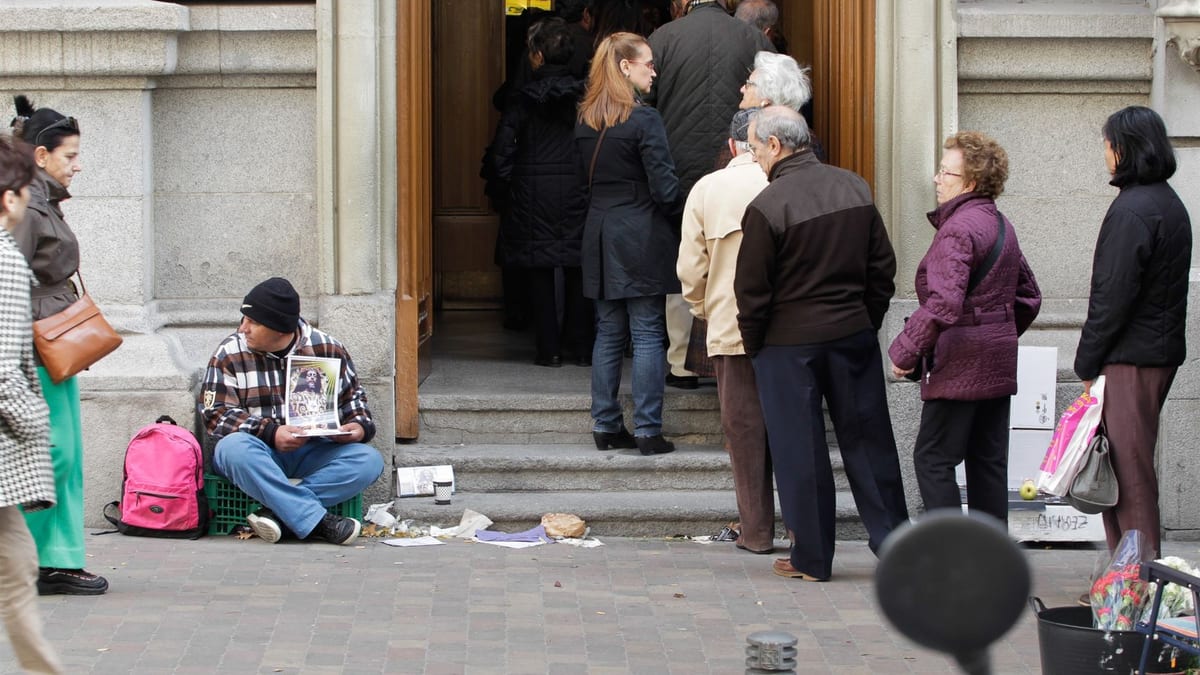 Fotografía que ilustra la noticia: FEDEA: las familias con hijos concentran el riesgo de pobreza en España y los hogares jóvenes son los más expuestos