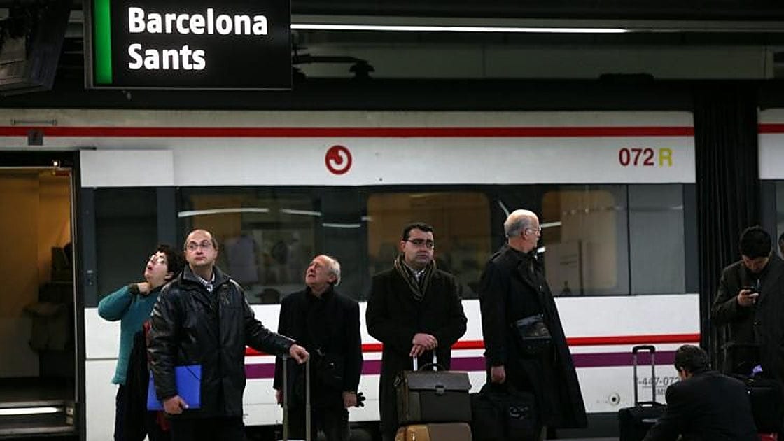 Fotografía que ilustra la noticia: La crisis del tren se cobra 8% de viajeros en el primer semestre y el AVE supera el 15%