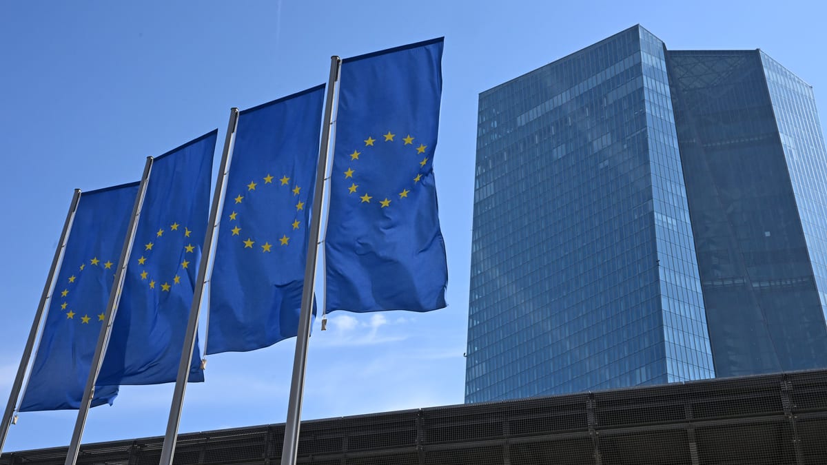 Fotografía que ilustra la noticia: La salida de Lagarde del BCE abre una sucesión con incertidumbre para el euro y la deuda, pero los analistas prevén continuidad