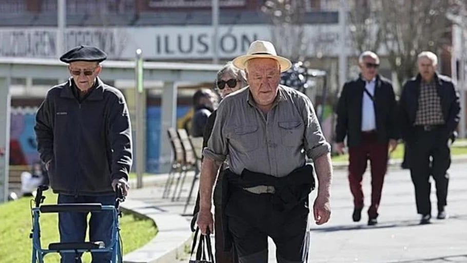 Fotografía que ilustra la noticia: La Seguridad Social adelanta la fe de vida a septiembre: qué deben hacer los pensionistas en el extranjero