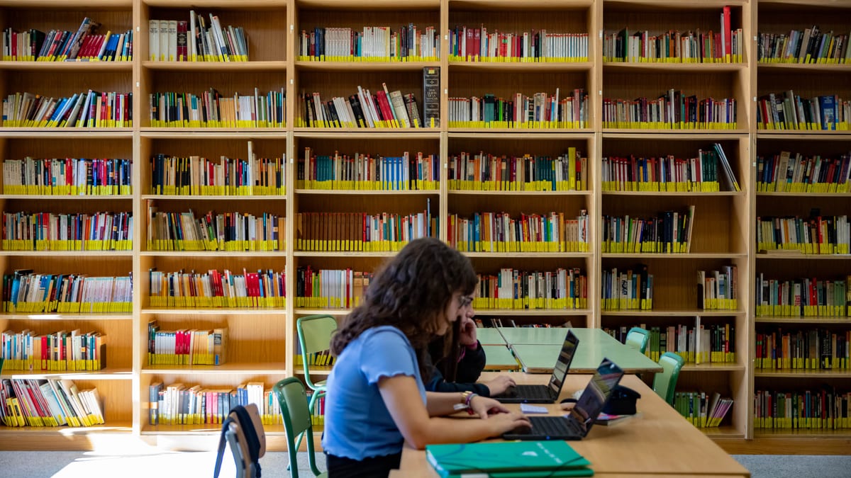 Fotografía que ilustra la noticia: Los alumnos de Lugo y A Coruña ganan el concurso de cultura financiera de la CNMV y el Banco de España