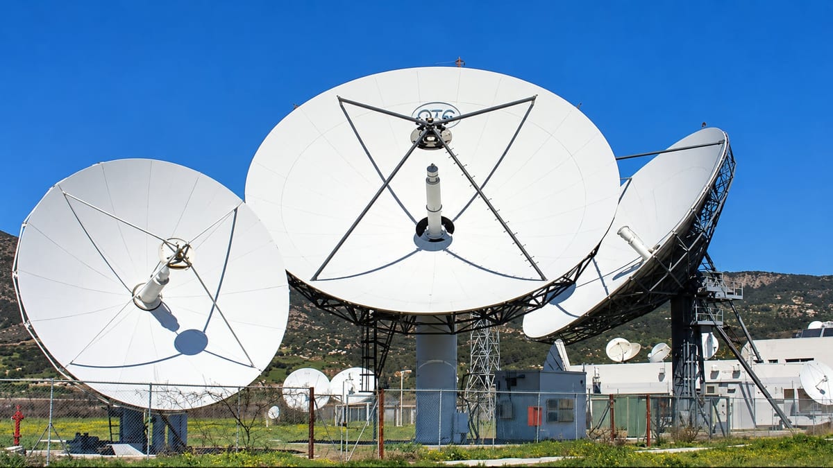 Fotografía que ilustra la noticia: Telefónica, Deutsche Telekom, Orange y Vodafone estudian una alianza para competir con Starlink en la telefonía móvil por satélite