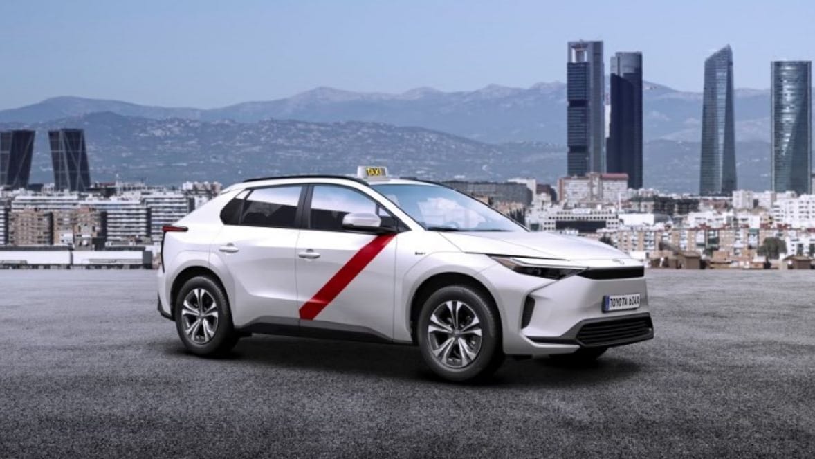 Fotografía que ilustra la noticia: Toyota domina el taxi en España: casi dos de cada tres matriculaciones son de la firma nipona