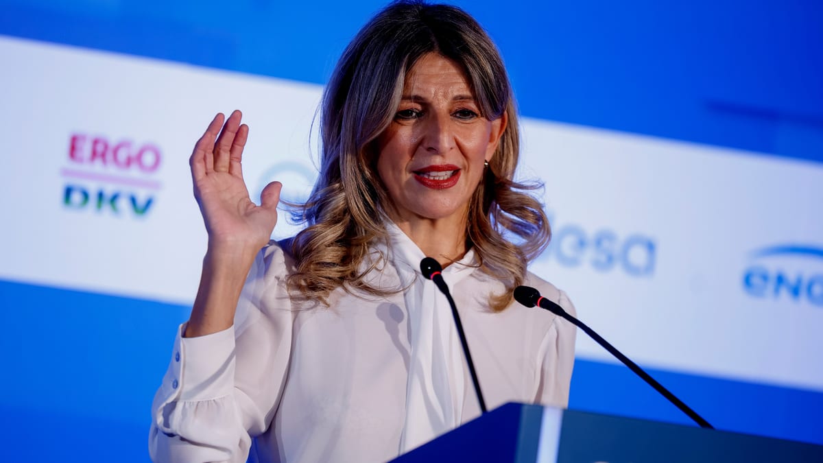 Fotografía que ilustra la noticia: Trabajo ultima una subida del SMI en torno al 5% antes de las elecciones del 29-N