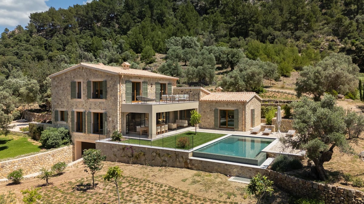 Fotografía que ilustra la noticia: Una finca con olivos milenarios en Valldemossa lidera la selección de viviendas singulares de la semana